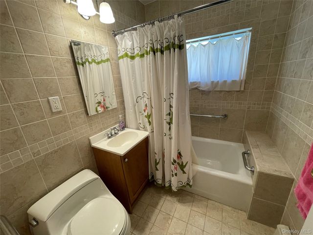 185 Seward Street, West Babylon, NY 11704