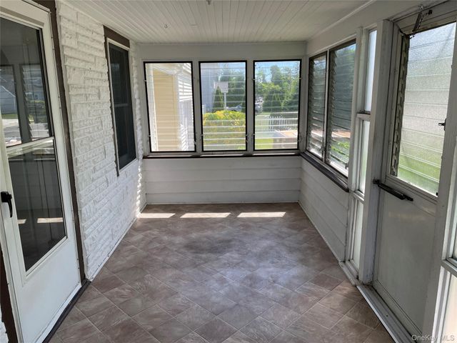 185 Seward Street, West Babylon, NY 11704