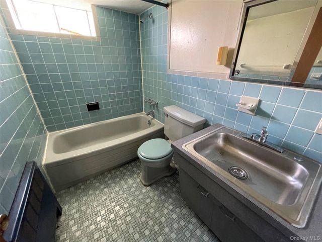 185 Seward Street, West Babylon, NY 11704
