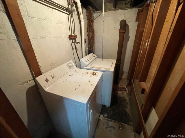 185 Seward Street, West Babylon, NY 11704