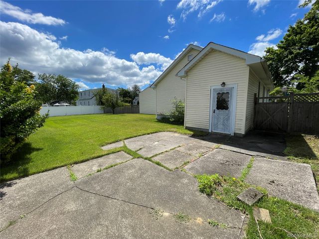 185 Seward Street, West Babylon, NY 11704