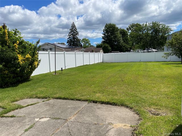 185 Seward Street, West Babylon, NY 11704