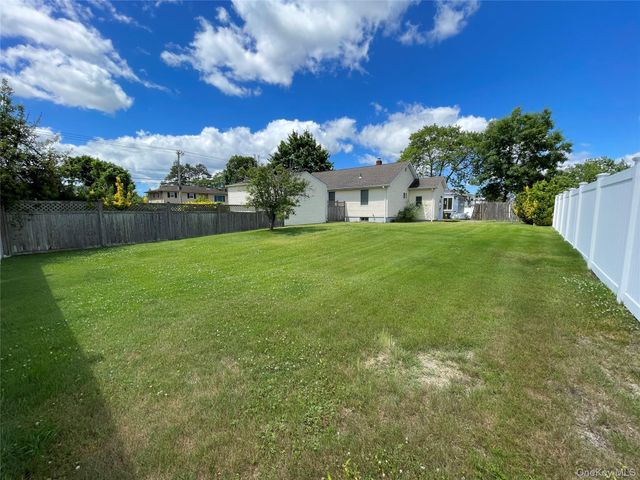 185 Seward Street, West Babylon, NY 11704