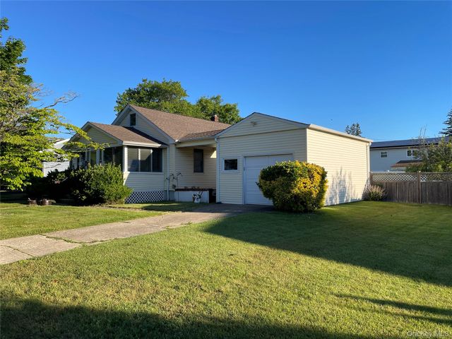 185 Seward Street, West Babylon, NY 11704