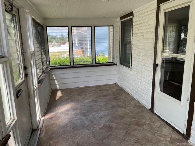 185 Seward Street, West Babylon, NY 11704