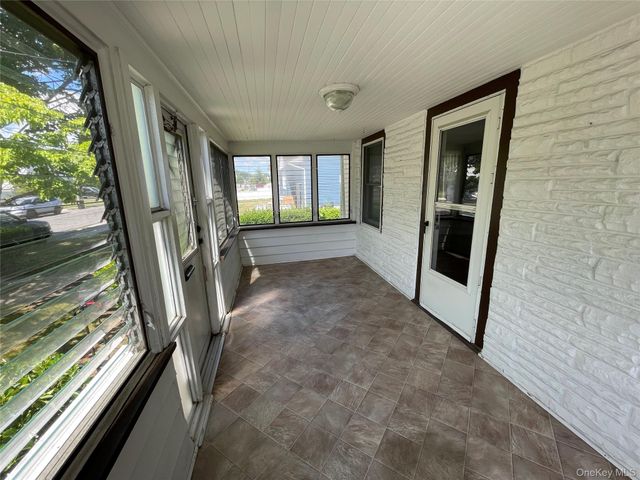 185 Seward Street, West Babylon, NY 11704