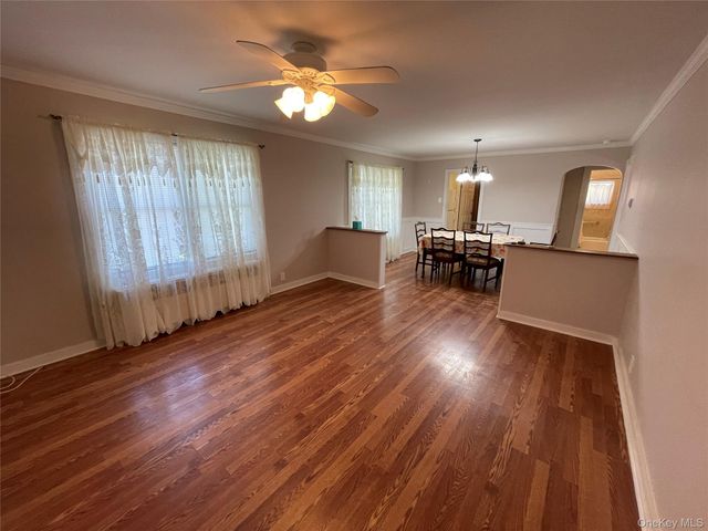 185 Seward Street, West Babylon, NY 11704