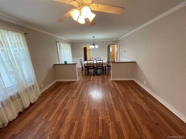 185 Seward Street, West Babylon, NY 11704
