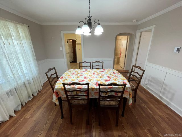 185 Seward Street, West Babylon, NY 11704