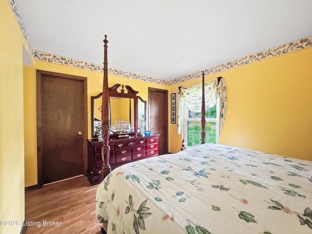 10902 Marbado Ct, Louisville, KY 40229