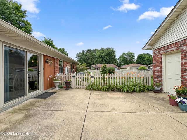 10902 Marbado Ct, Louisville, KY 40229