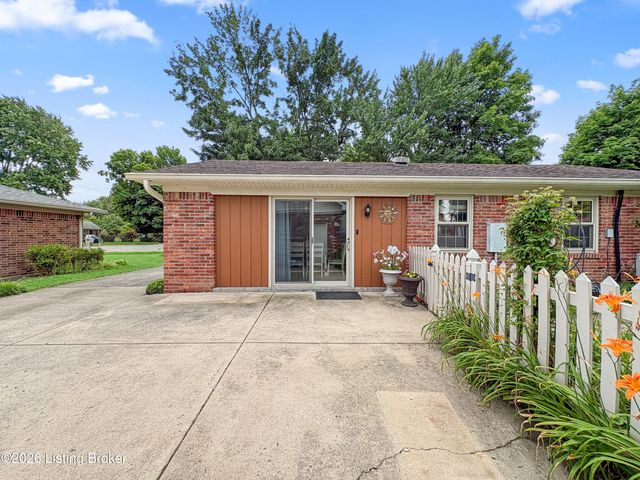 10902 Marbado Ct, Louisville, KY 40229