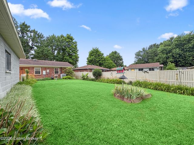 10902 Marbado Ct, Louisville, KY 40229