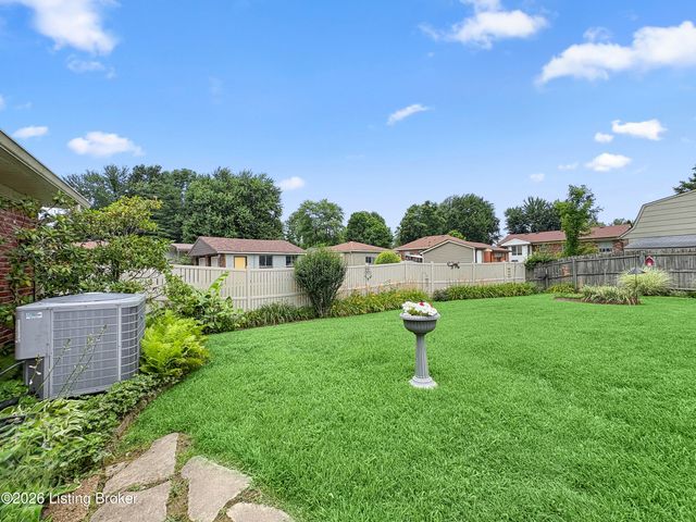 10902 Marbado Ct, Louisville, KY 40229