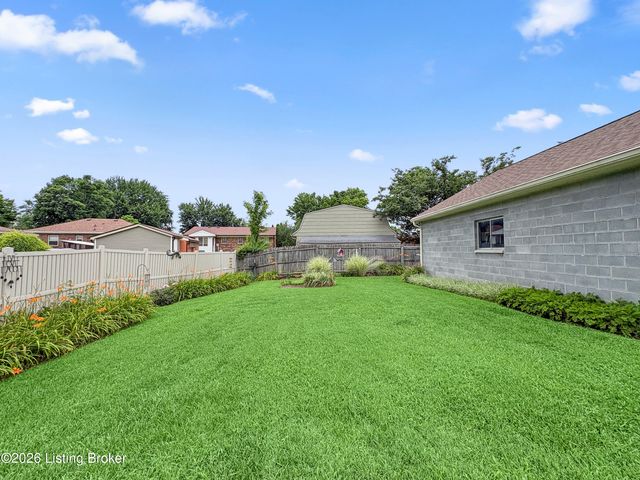10902 Marbado Ct, Louisville, KY 40229
