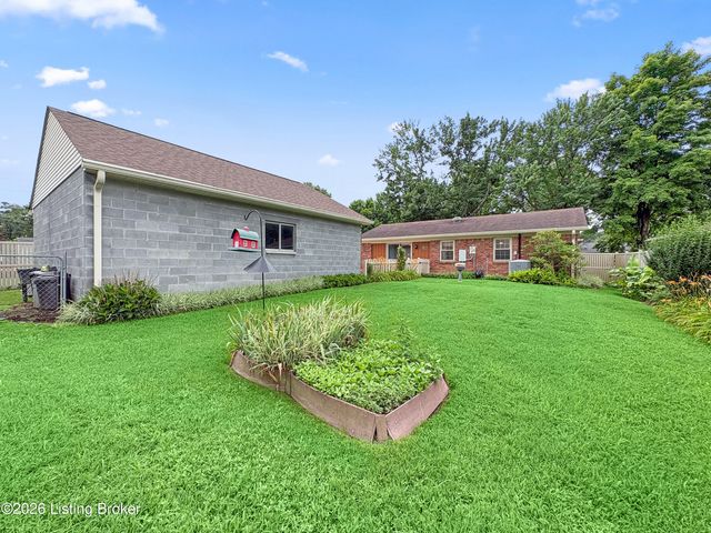 10902 Marbado Ct, Louisville, KY 40229