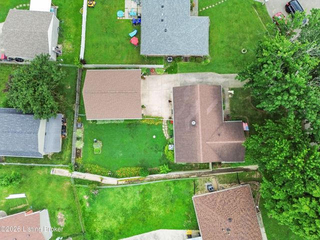 10902 Marbado Ct, Louisville, KY 40229