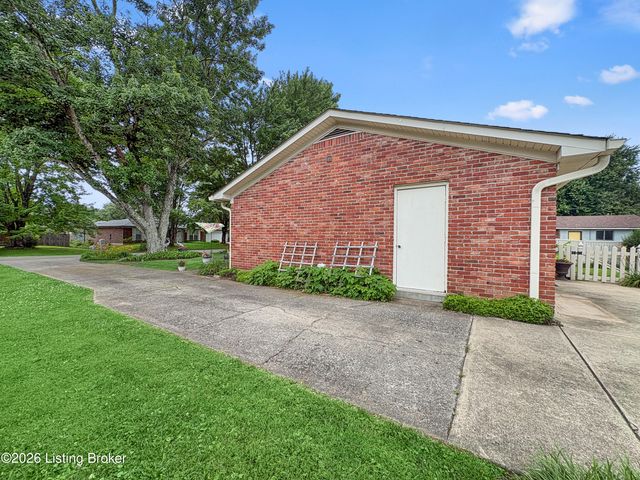 10902 Marbado Ct, Louisville, KY 40229