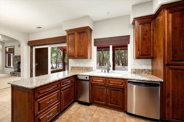 5109 Crestline Dr, Foresthill, CA 95631