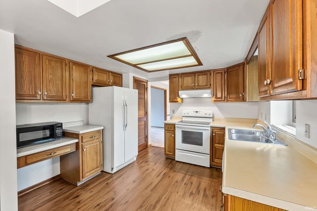 10028 Hidden Meadows Place, Fort Wayne, IN 46825