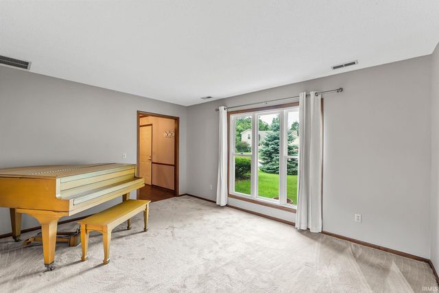 10028 Hidden Meadows Place, Fort Wayne, IN 46825