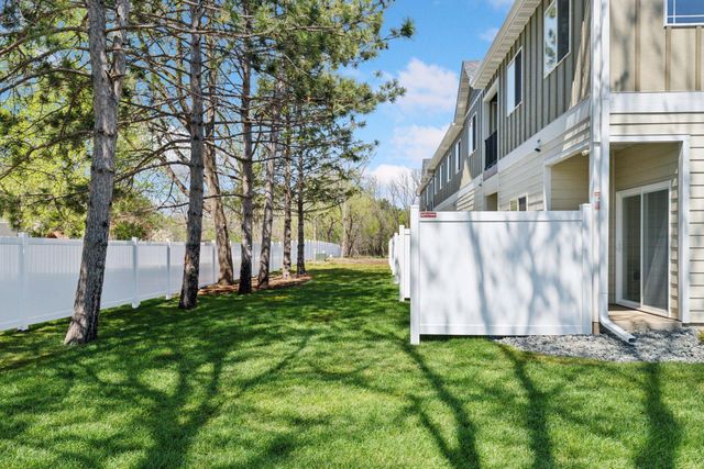 425 W 8th Street 19, New Richmond, WI 54017