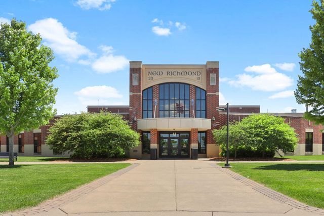 425 W 8th Street 19, New Richmond, WI 54017