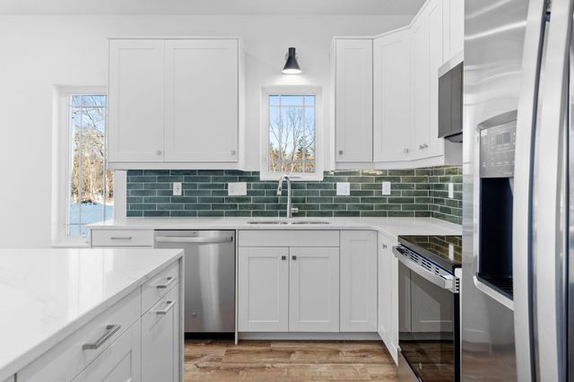 425 W 8th Street 19, New Richmond, WI 54017