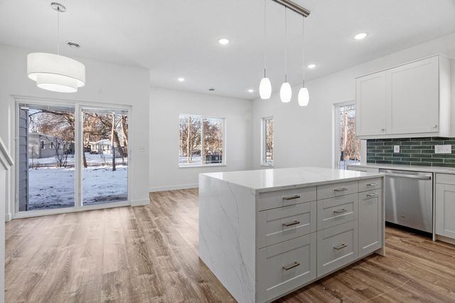 425 W 8th Street 19, New Richmond, WI 54017