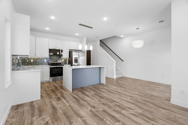 425 W 8th Street 19, New Richmond, WI 54017