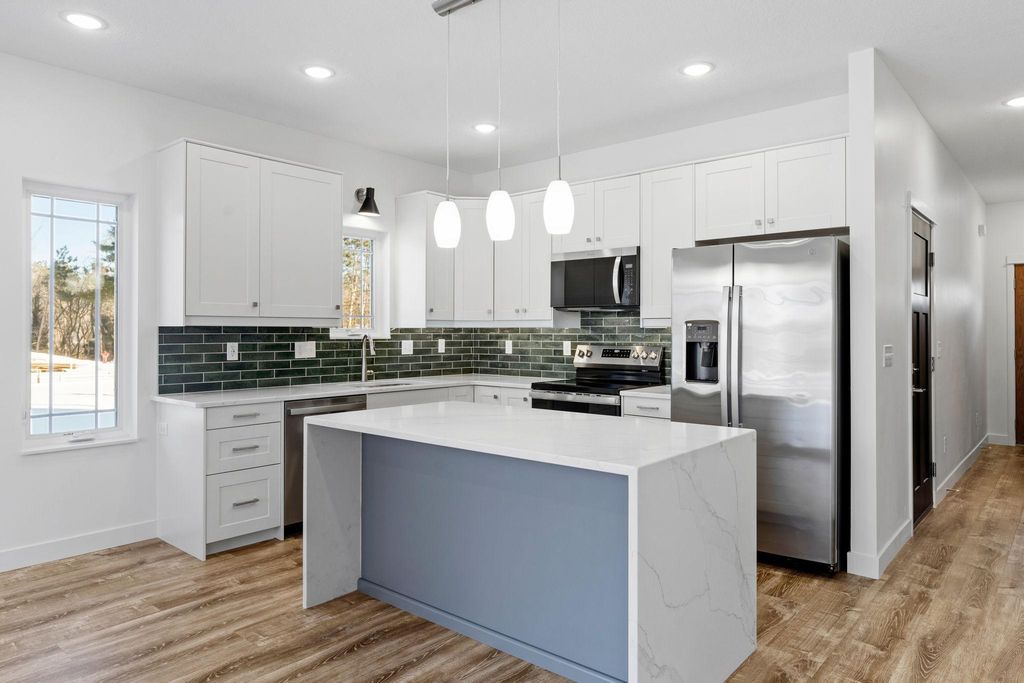 425 W 8th Street 19, New Richmond, WI 54017