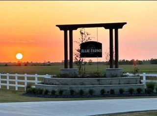 1095 Allie Lane, Dayton, TX 77535