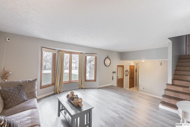 1009 Skyline Drive, Omaha, NE 68022