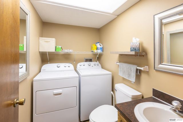 1009 Skyline Drive, Omaha, NE 68022