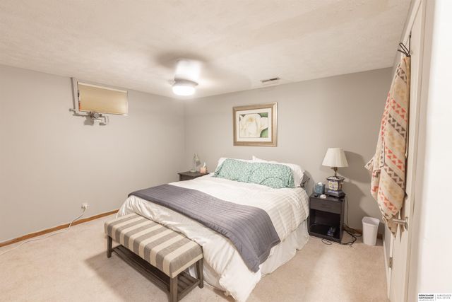 1009 Skyline Drive, Omaha, NE 68022