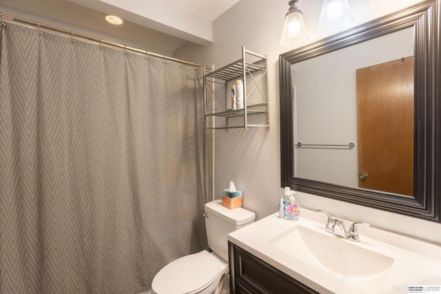 1009 Skyline Drive, Omaha, NE 68022