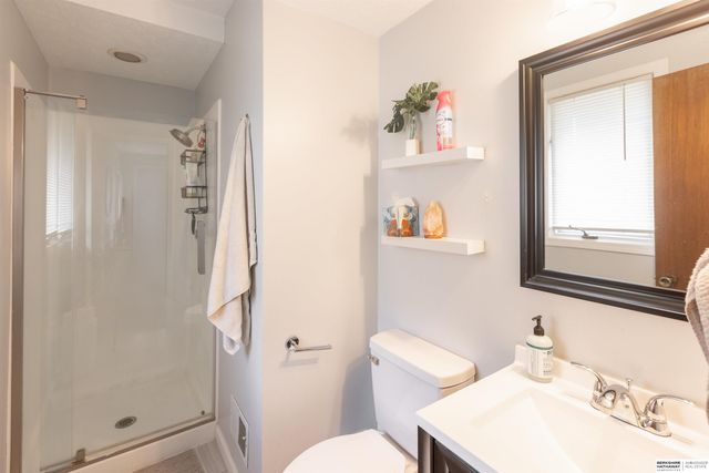 1009 Skyline Drive, Omaha, NE 68022