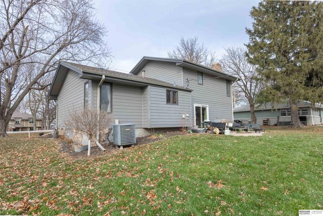 1009 Skyline Drive, Omaha, NE 68022