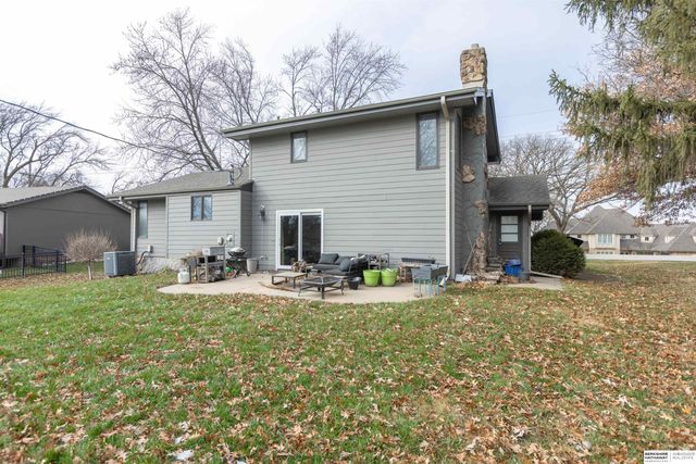 1009 Skyline Drive, Omaha, NE 68022