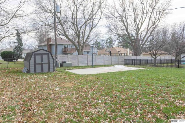 1009 Skyline Drive, Omaha, NE 68022