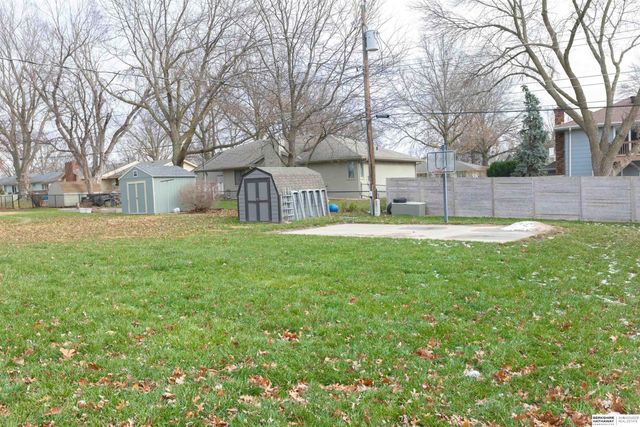 1009 Skyline Drive, Omaha, NE 68022