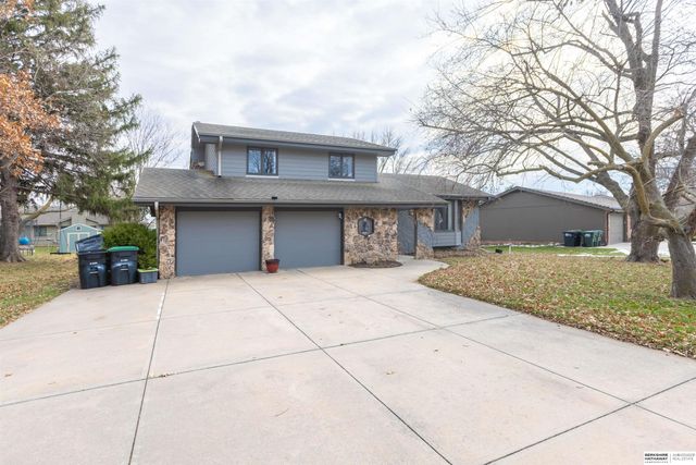 1009 Skyline Drive, Omaha, NE 68022