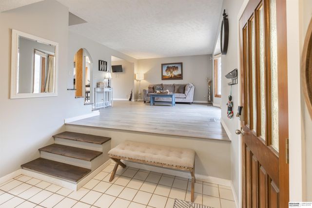 1009 Skyline Drive, Omaha, NE 68022