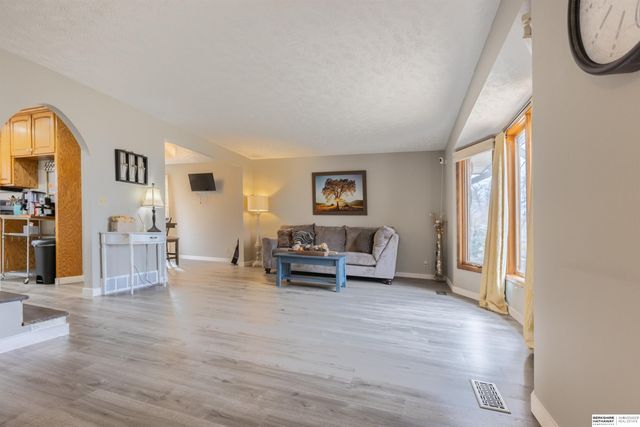 1009 Skyline Drive, Omaha, NE 68022