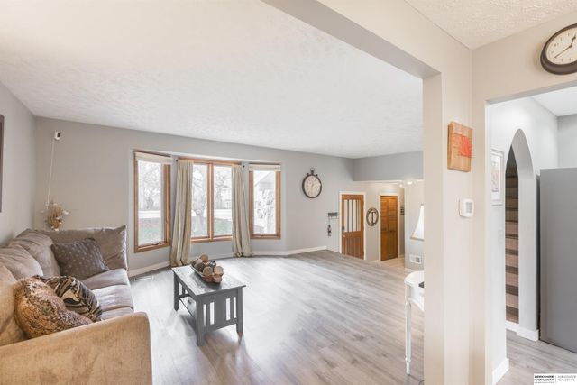 1009 Skyline Drive, Omaha, NE 68022