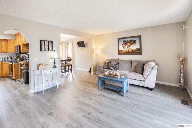 1009 Skyline Drive, Omaha, NE 68022