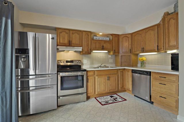 8542 19th AVENUE, Kenosha, WI 53143