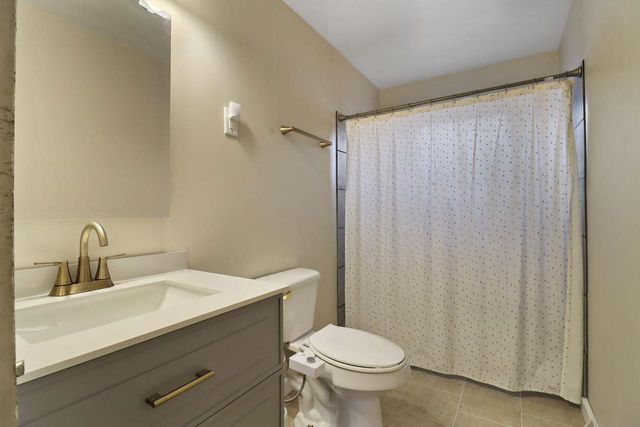 8542 19th AVENUE, Kenosha, WI 53143