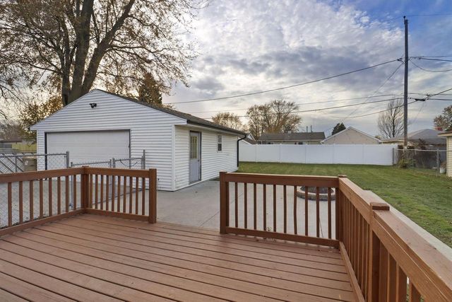 8542 19th AVENUE, Kenosha, WI 53143