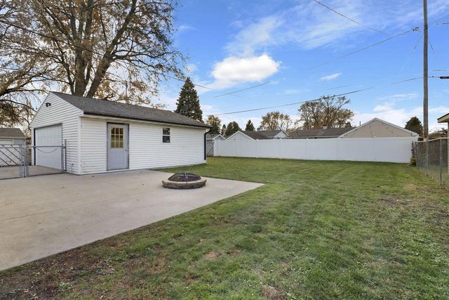 8542 19th AVENUE, Kenosha, WI 53143